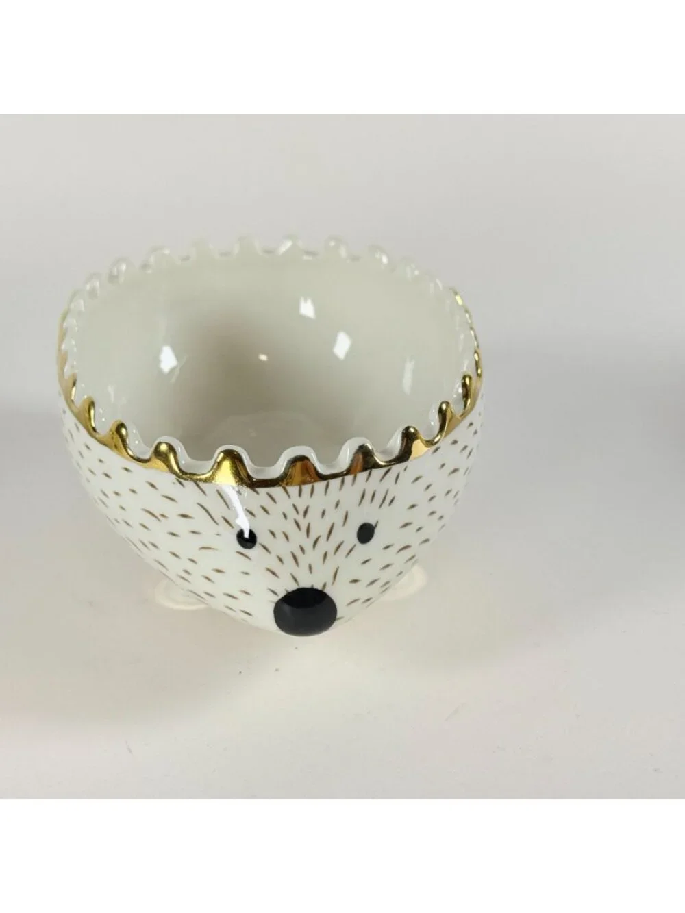 Signature Hedgehog Shaped Nested Bowls 4 Pieces Measuring Cups White Gold